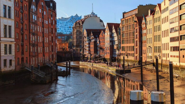 Hamburg Kieztour, Reeperbahn Tour, Stadtführung Hamburg, st. pauli kieztour, reeperbahntour, kieztour hamburg, speicherstadt tour, elbphilharmonie führung, kiez kapitän tour, beatles tour hamburg